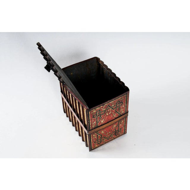 Early 20th Century Huntley & Palmers English Biscuit Tin Box For Sale - Image 9 of 10
