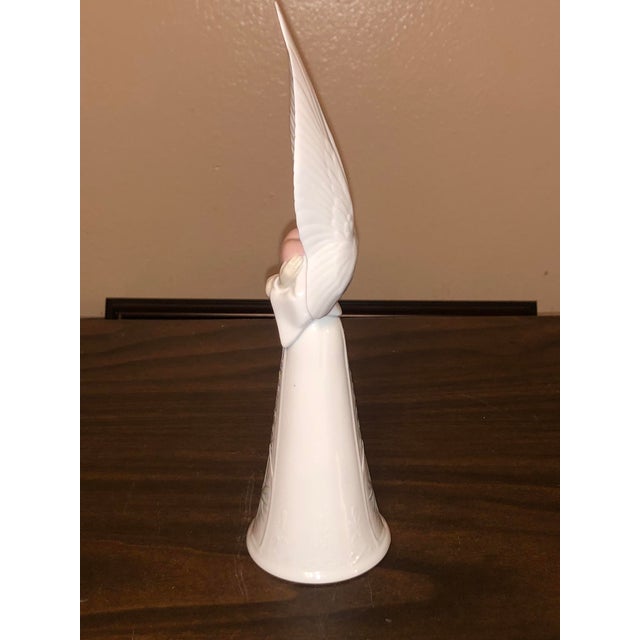 1990s Vintage Spanish Lladró "Sounds of Love" Porcelain Angel Bell Figurine (#06474) – In Original Box For Sale - Image 5 of 11