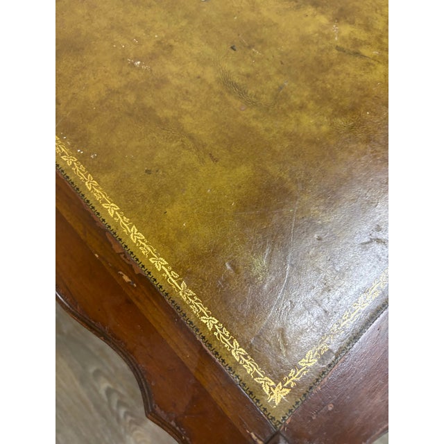 Vintage Townsend Mfg. Co. Tooled Leather Top Mahogany End Table For Sale - Image 14 of 18