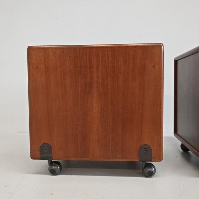 Vintage Walnut Bedside Tables with Casters by Fabio Lenci for Bernini, 1970s, Set of 2 For Sale - Image 3 of 18