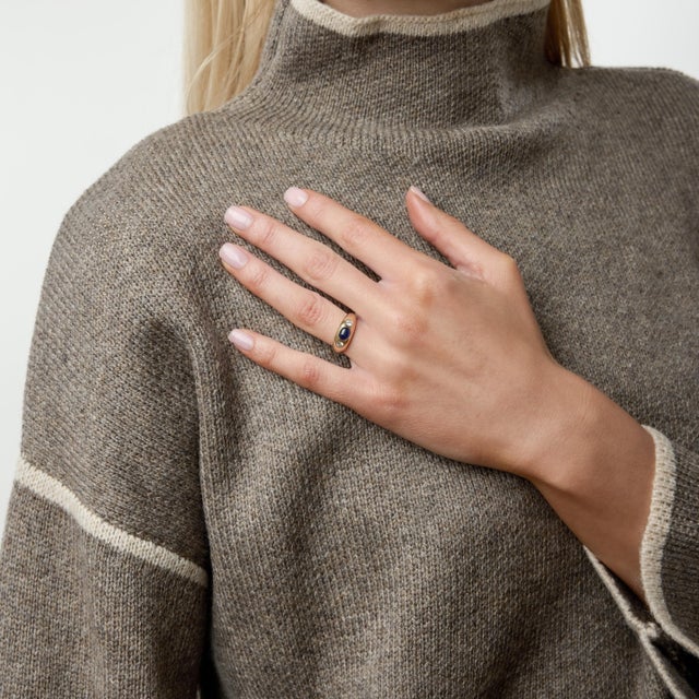 1980s Vintage Sapphire Diamond Bezel Set 18k Yellow Gold Ring, Size 5.5 For Sale - Image 5 of 6