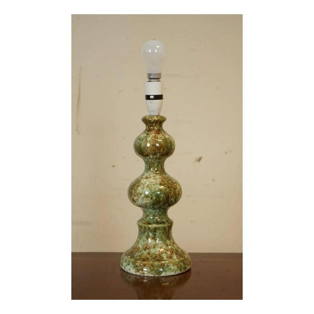 Lovely green multicoloured table lamp. A very beautiful and well-made lamp. Dimension: Diameter 13.5cm x height 35 cm. Up...