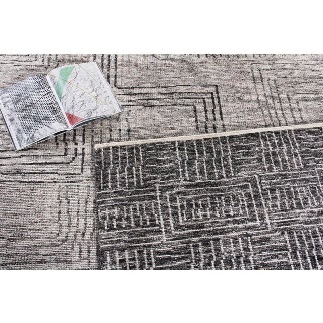 Ivory Adrian Hand knotted Wool/Bamboo/Silk Ivory/Gray/Beige Rug-6'x9" For Sale - Image 8 of 9