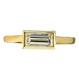 18k Yellow Gold Bezel Baguette Natural Diamond Ring, Size 6.5 For Sale