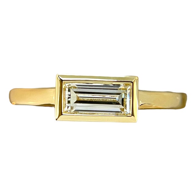 18k Yellow Gold Bezel Baguette Natural Diamond Ring, Size 6.5 For Sale