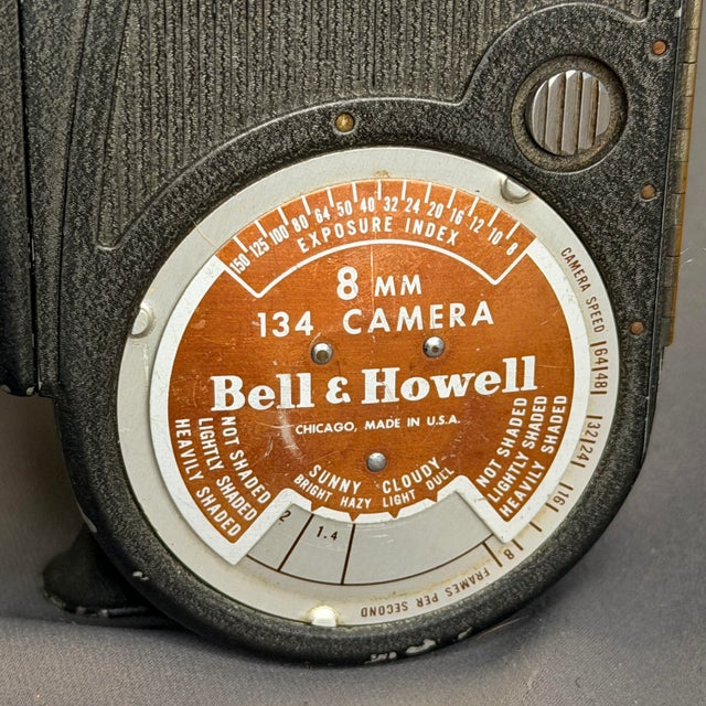 1930s Art Deco Bell & Howell Filmo 134-B 8mm Motion Picture Camera For Sale - Image 4 of 16
