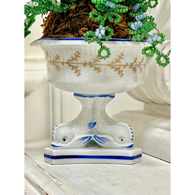French Vintage Bonwit Teller Italian Porcelain Urn With French Glass Beaded Trillium Floral Arrangement For Sale - Image 3 of 7