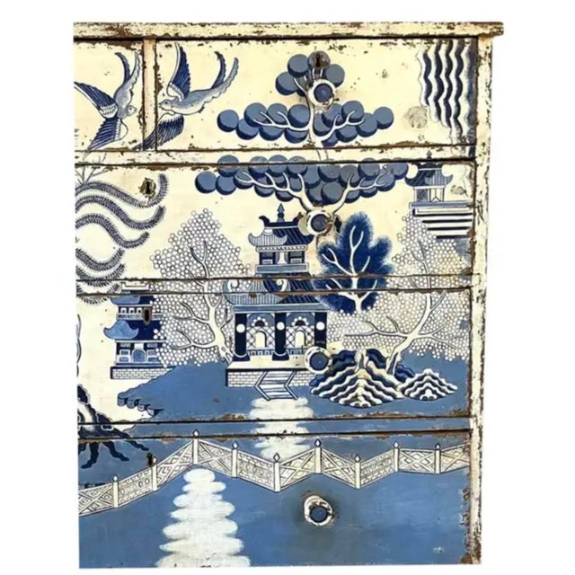 Early 19th Century George III Chinoiserie Painted Chest For Sale - Image 9 of 14