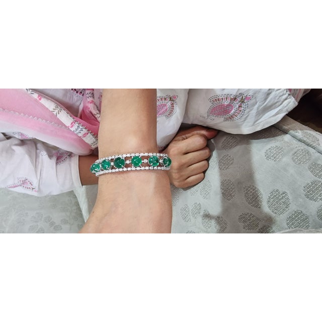 15.18 Carats Natural Zambian Emerald and 1.59 Cts Diamond Bracelet in 14k Gold For Sale - Image 4 of 18