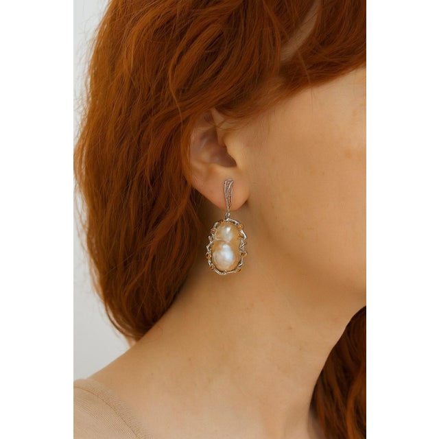 Silver Bochic “Orient” Vintage Multi Sapphire & White Baroque Pearl Earrings Set In 18k For Sale - Image 8 of 8