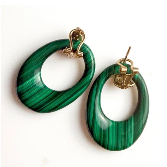 2020s 14k Yellow Gold Door Knocker Drop Earrings With Carved Malachite and Diamonds, A Pair For Sale - Image 5 of 7
