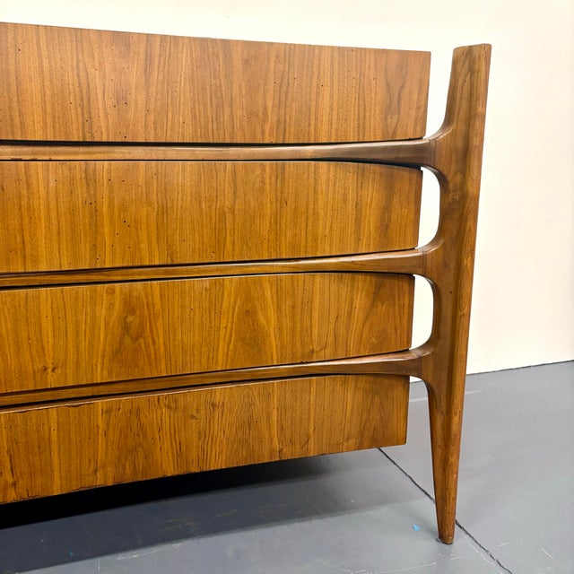 Rare Mid Century Modern Exoskeleton Dresser by William Hinn, Attributed For Sale In Oklahoma City - Image 6 of 11