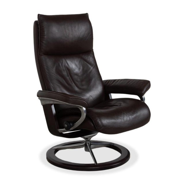 Set of Aura Leather Recliner and Ottoman from Stressless For Sale - Image 4 of 18