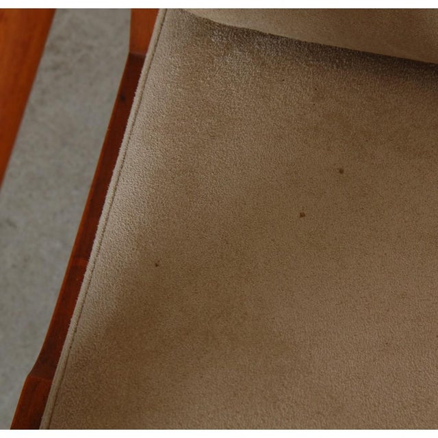 GE-290 Lounge Chair in Lacquered Nut Wood and Beige Fabric by Hans Wegner for Getama For Sale - Image 9 of 16