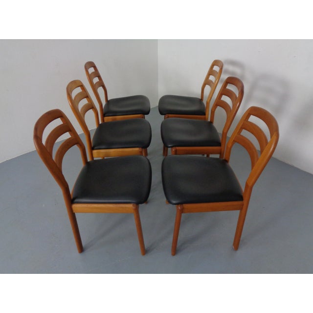 Dyrlund Danish Teak and Leather Chairs from Dyrlund, Denmark, 1970s, Set of 6 For Sale - Image 4 of 18