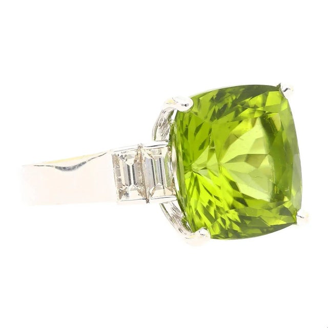 Vintage 14.11 Carat Peridot and Baguette Cut Diamond in 18k White Gold Ring, Size 6 For Sale In Miami - Image 6 of 8