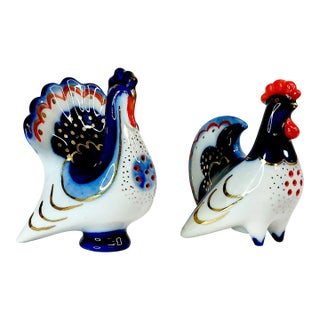 1970s Vintage Boho Chic Majolica Figural Russian Bird Salt & Pepper Shakers - A Pair For Sale