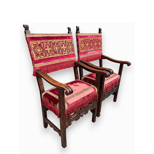 Antique Italian Chairs in Walnut, 1600s, Set of 2 For Sale - Image 4 of 9