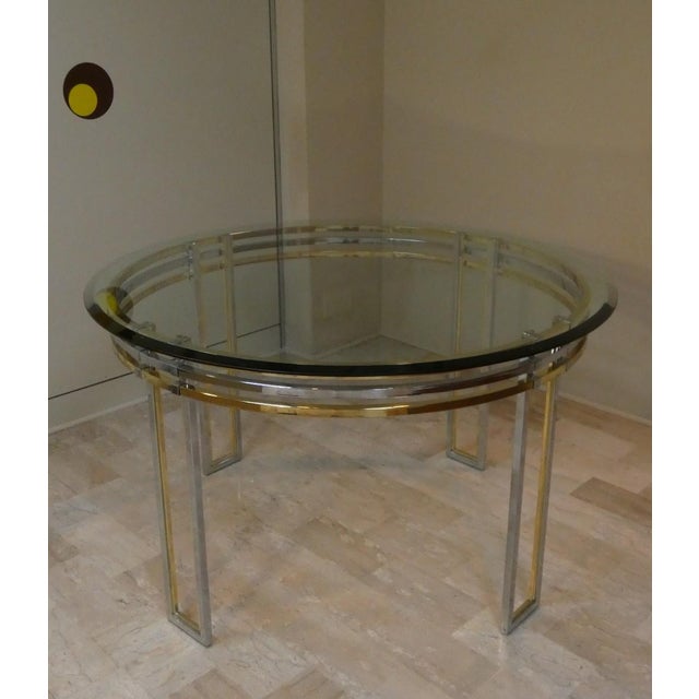 This elegant round dining table is a piece of 1970s Italian design. High-quality materials are featured in the frame,...
