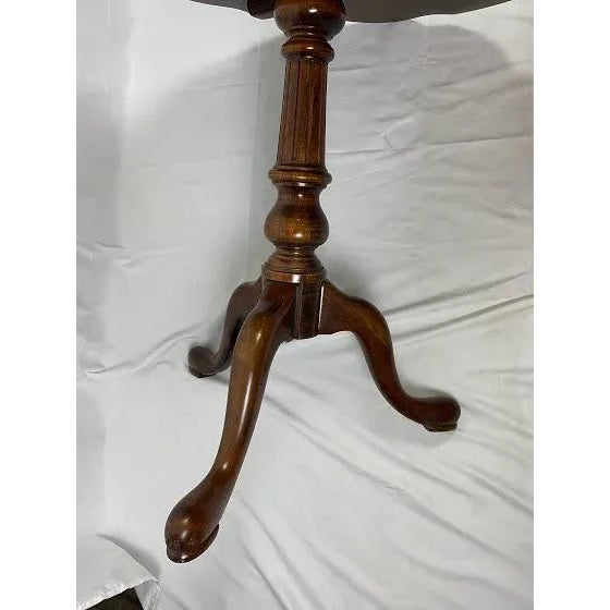 Victorian 1960s Chippendale Style Mahogany Scalloped Edge Round Tilt Top Table For Sale - Image 3 of 11