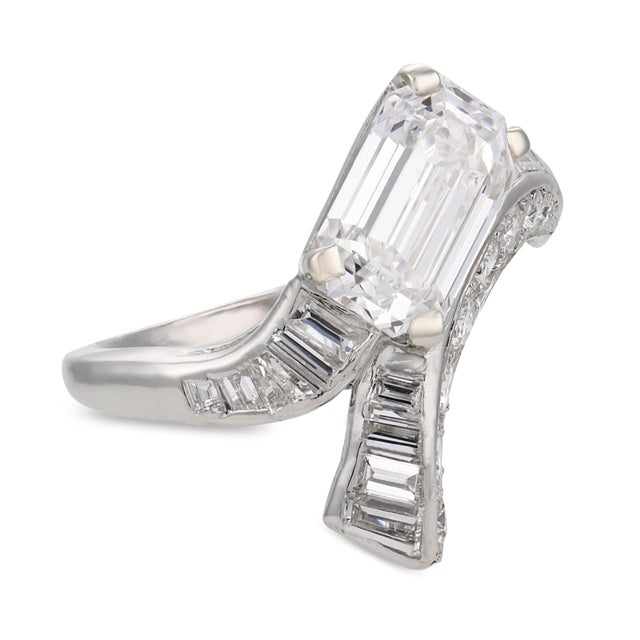 Mid Century Gia 2.69 Carat Emerald Cut Diamond Platinum Ring, Size 8 For Sale - Image 4 of 6