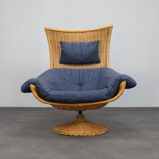 This lounge chair, designed by gerard van den berg for montis in the 1970s, reflects the experimental and expressive...