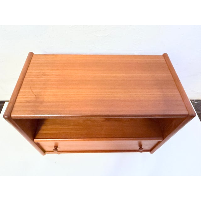1 record player cabinet on casters with one pull-out shelf and one drawer from the 1960s/70s Solid and veneered teak. Good...