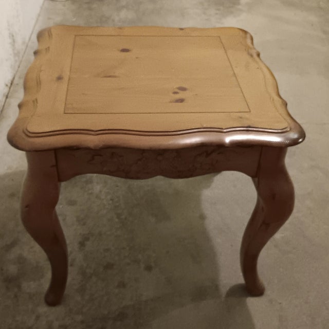 Late 20th Century Elegant Coffee or End Table with Cabriole Legs For Sale - Image 12 of 18