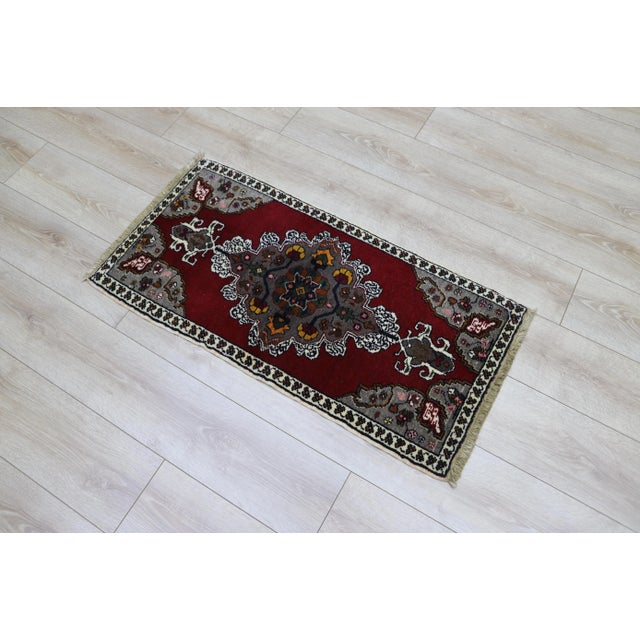 Mid-Century Modern 1980s Tribal Red Medallion Rug For Sale - Image 3 of 8