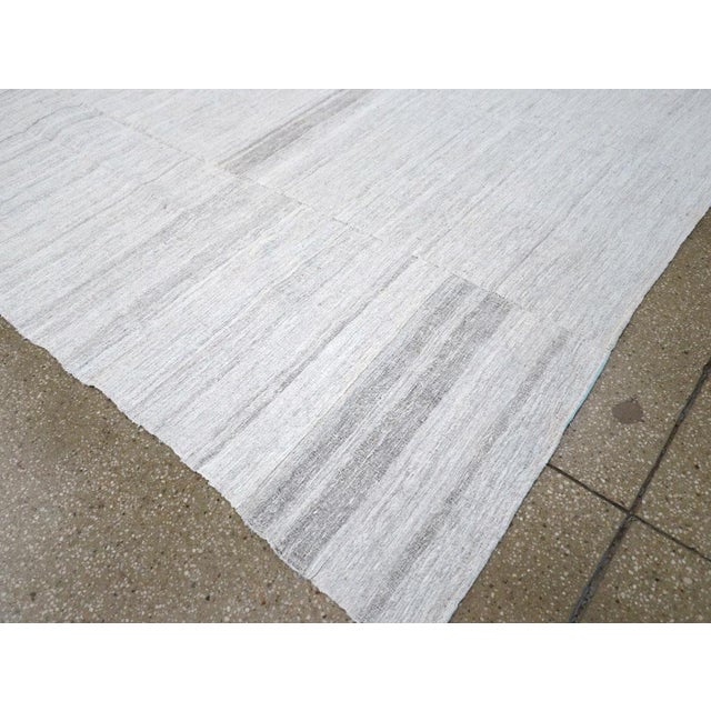 Ivory Galerie Shabab Collection Mid-20th Century Handmade Turkish Flatweave Kilim Accent Rug For Sale - Image 8 of 10