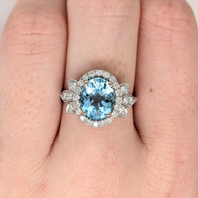 2020s 2ct Santa Maria Aquamarine Ring with Natural Diamonds in Solid 14K Gold Oval 10x8mm For Sale - Image 5 of 8