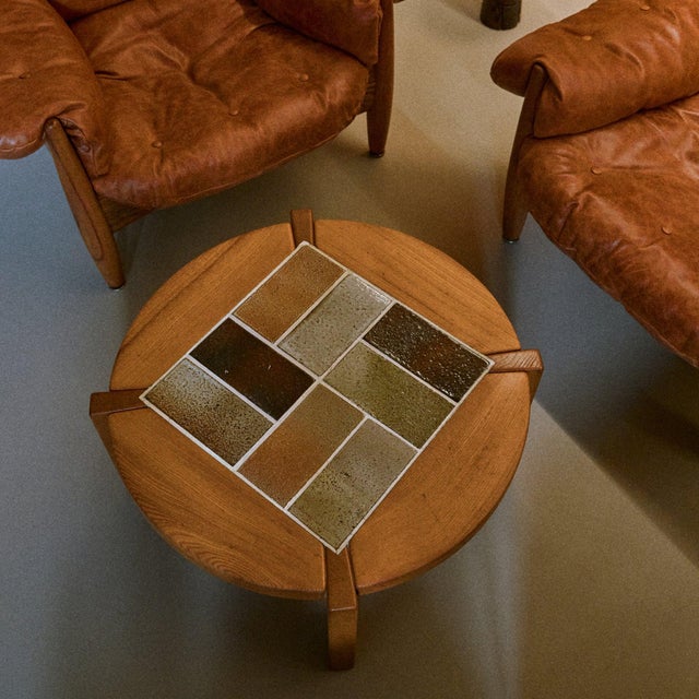Designed by Maison Regain, this 1960s French coffee table brings together the warmth of solid elm and the texture of...