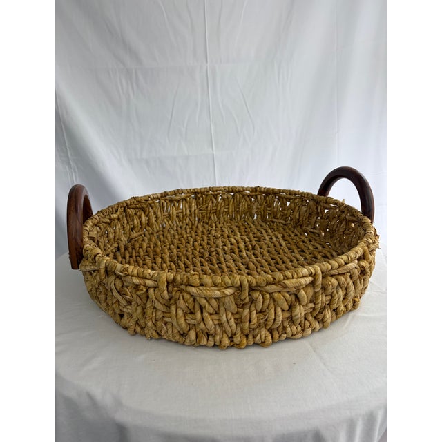 Late 20th Century Woven Seagrass Tray With Wooden Handles — Coastal Organic Style For Sale - Image 4 of 6