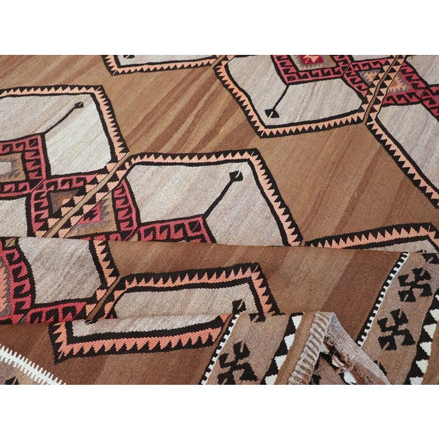 Textile Galerie Shabab Collection Mid-20th Century Handmade Turkish Tribal Flatweave Kilim Room Size Carpet For Sale - Image 7 of 8