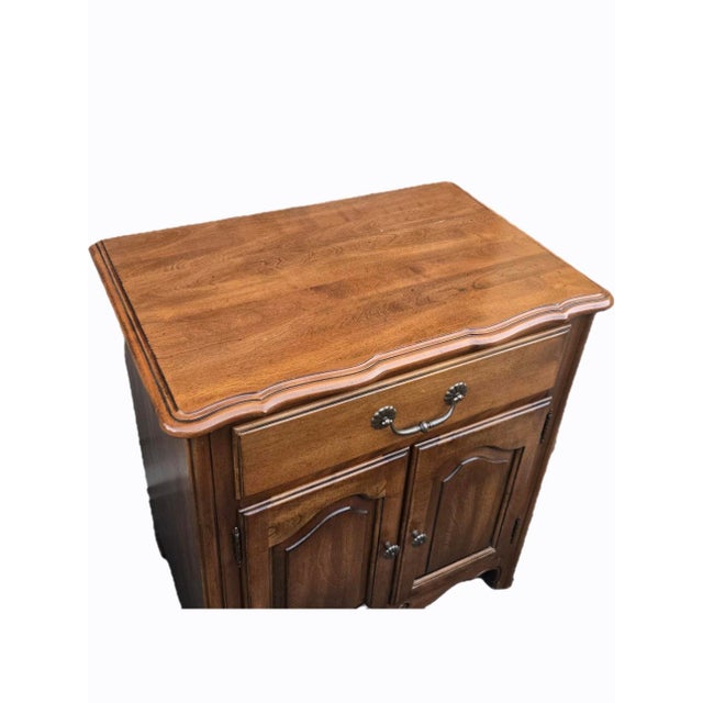 Timeless elegance meets American craftsmanship in this vintage French Provincial accent cabinet/nightstand by Ethan Allen....