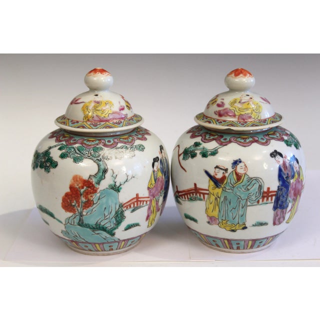 Matched pair antique Chinese export porcelain famille rose ginger jars with covers, circa early 20th century. Mirror...