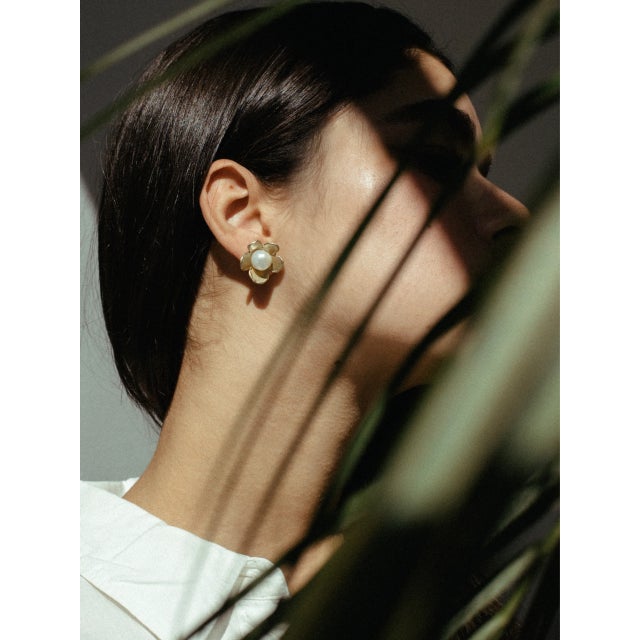 Hand-carved from wax, these daisy-inspired flowers make a great statement while being super lightweight for everyday wear....