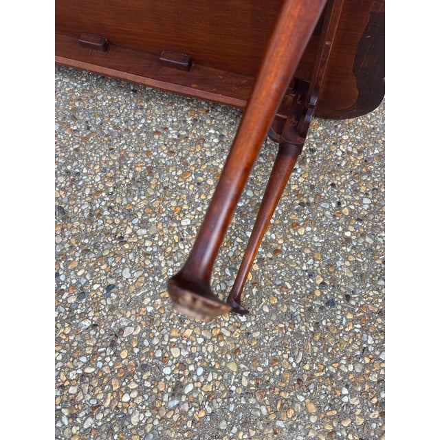 Late Twentieth Century D R Dimes Traditional Early American Colonial Scalloped Coffee Table For Sale - Image 6 of 11