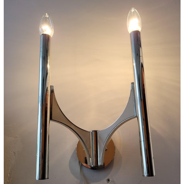 Model 105 Wall Lamp Designed by Gaetano Sciolari for Sciolari Rome, Italy – 1960s Silver-Plated This refined Model 105...