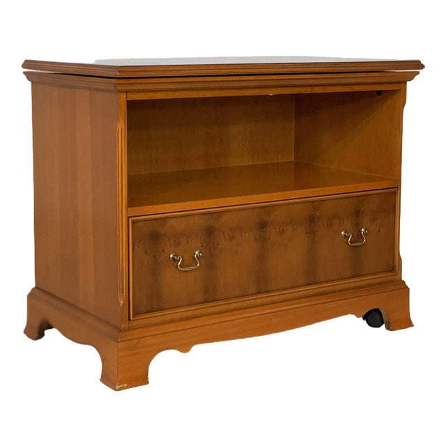 Mid-Century Chest of Drawers For Sale