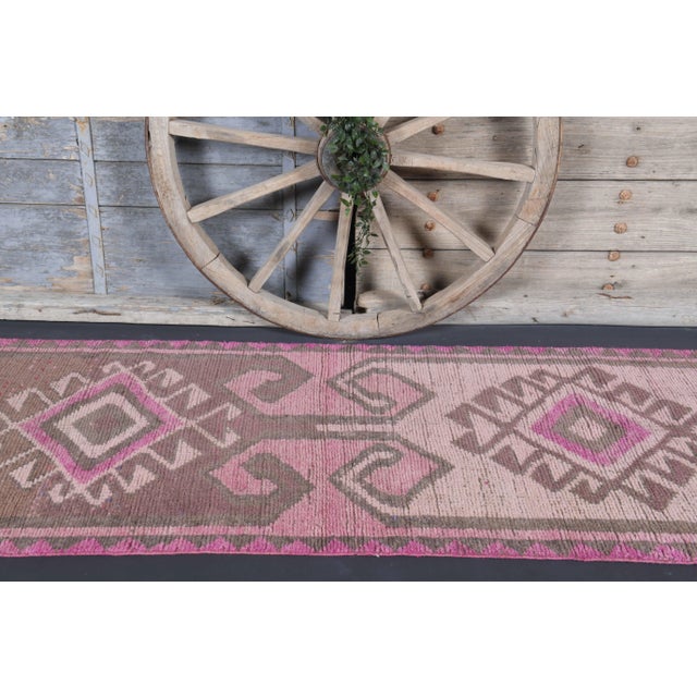 Traditional Vintage Turkish Oushak Handmade Wool Cotton Pink Runner Rug For Sale - Image 3 of 9