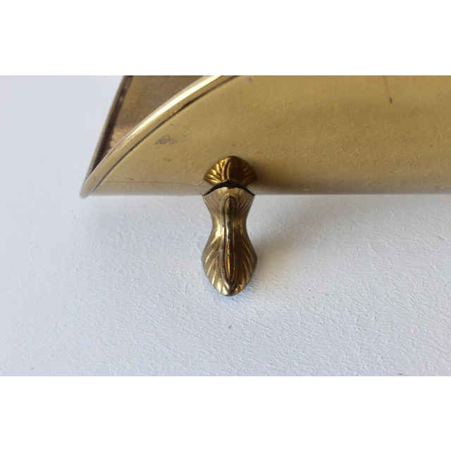 Vintage English Regency Style Heavy Gauge Brass Firewood Log Holder Footed Decorative Handle Detail For Sale - Image 13 of 17