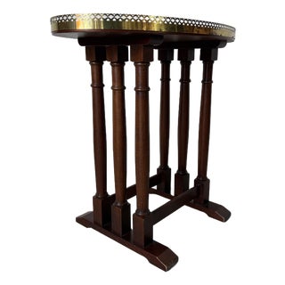 Vintage Hekman Chippendale Style Mahogany Matched-Grain Oval Side Table With Brass Gallery For Sale
