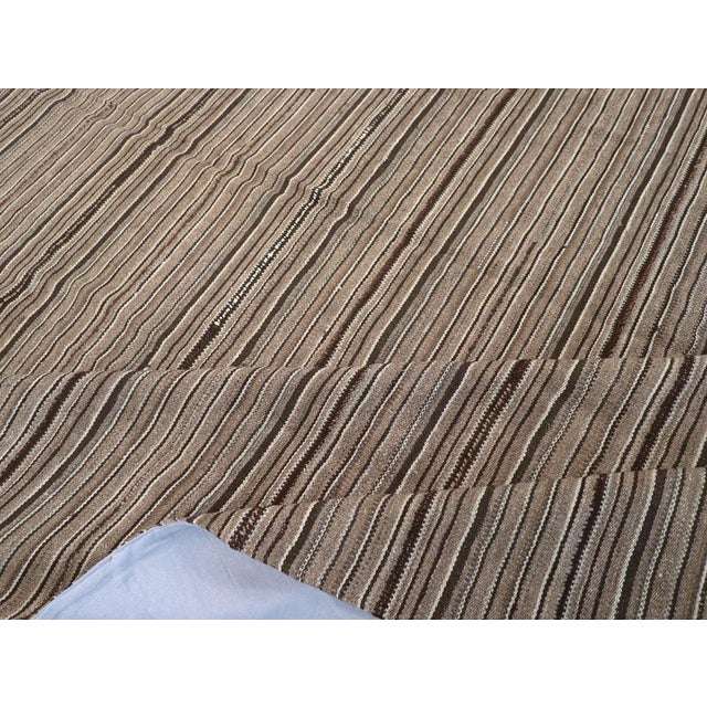 Textile Galerie Shabab Collection Mid-20th Century Turkish Flatweave Kilim Carpet For Sale - Image 7 of 8