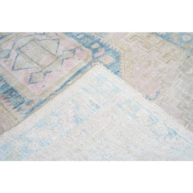 A large town in the Greater Hamadan Weaving Area, specializing in single-wefted scatters, room sizes, gallery carpets,...