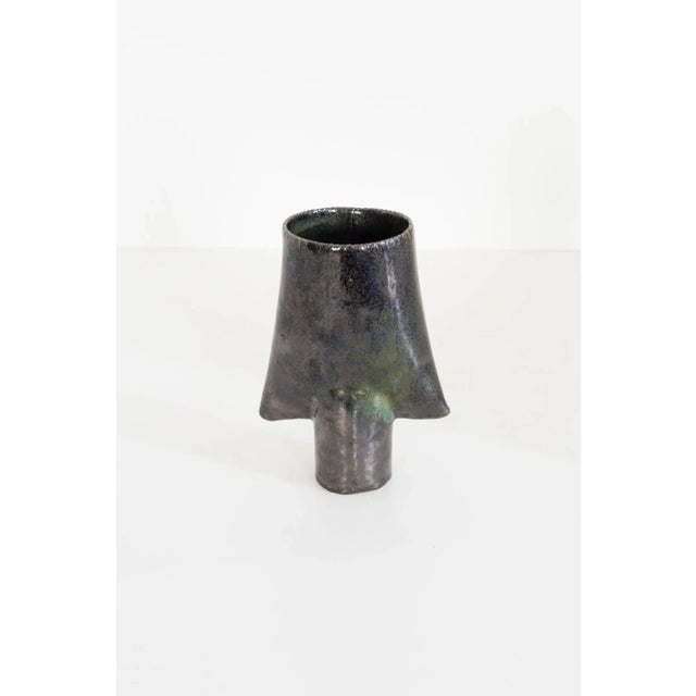 Otto Natzler Spade Form, Black Crystalline glaze with Green Blush Signed and dated to underside ‘O.N.87’ with artist's...