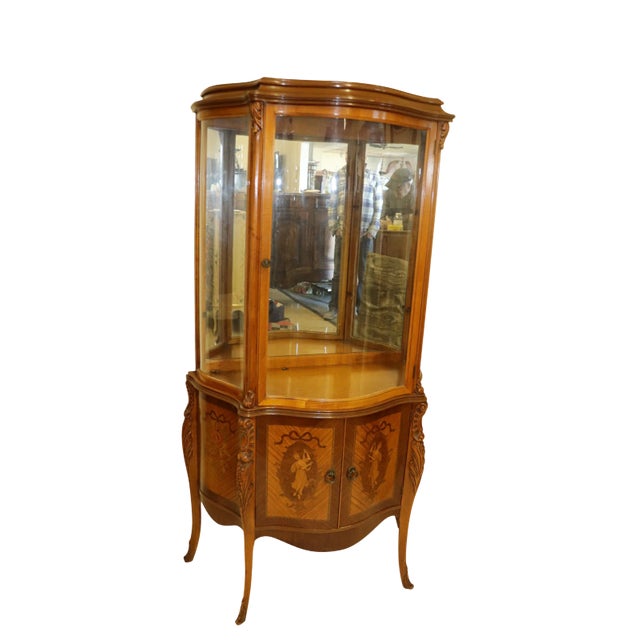 1940s Louis XV Style Satinwood Inlaid French Curio Cabinet For Sale