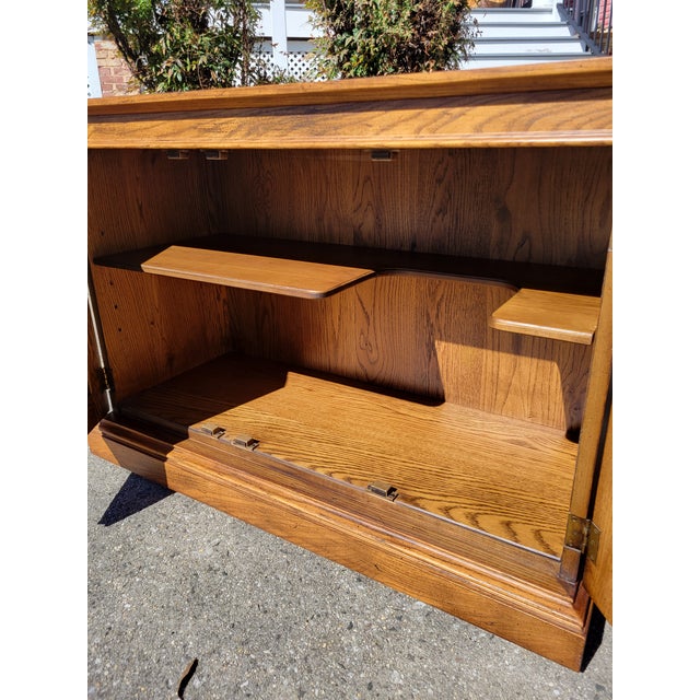 1970s Henredon Artefacts Oak Fliptop Bar Cart, Attributed For Sale - Image 9 of 10