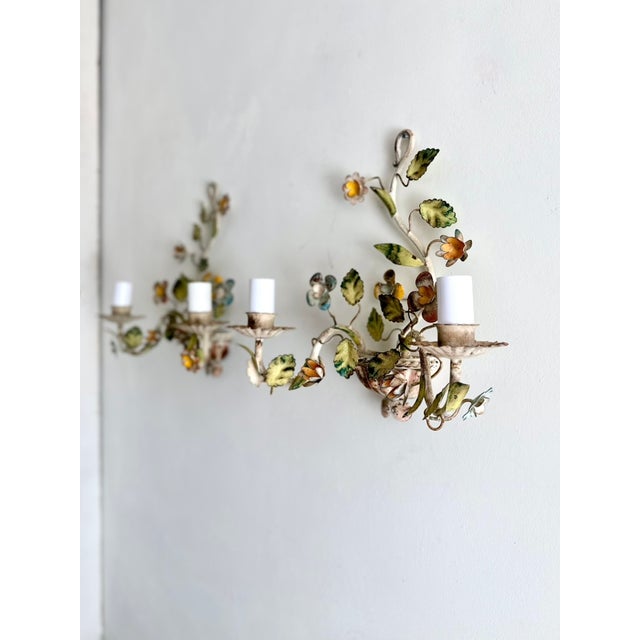 Vintage Florentine Style 2-Light Floral Tole Wall Sconces in Hand-Painted Polychrome Metal, 1960s, Set of 2 For Sale - Image 12 of 18