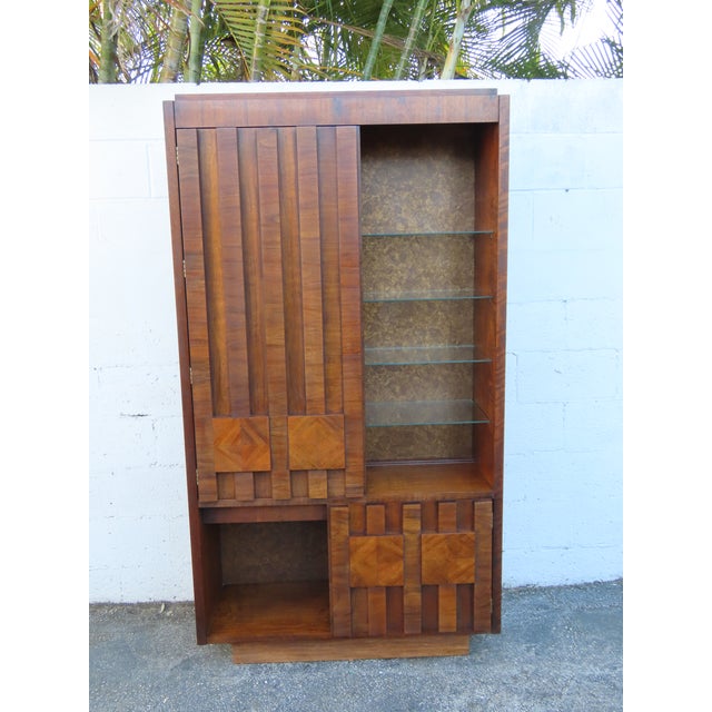 This brilliant Display Cabinet is made of wood, solid wood, walnut wood, walnut veneer, and glass. This Cupboard is an...